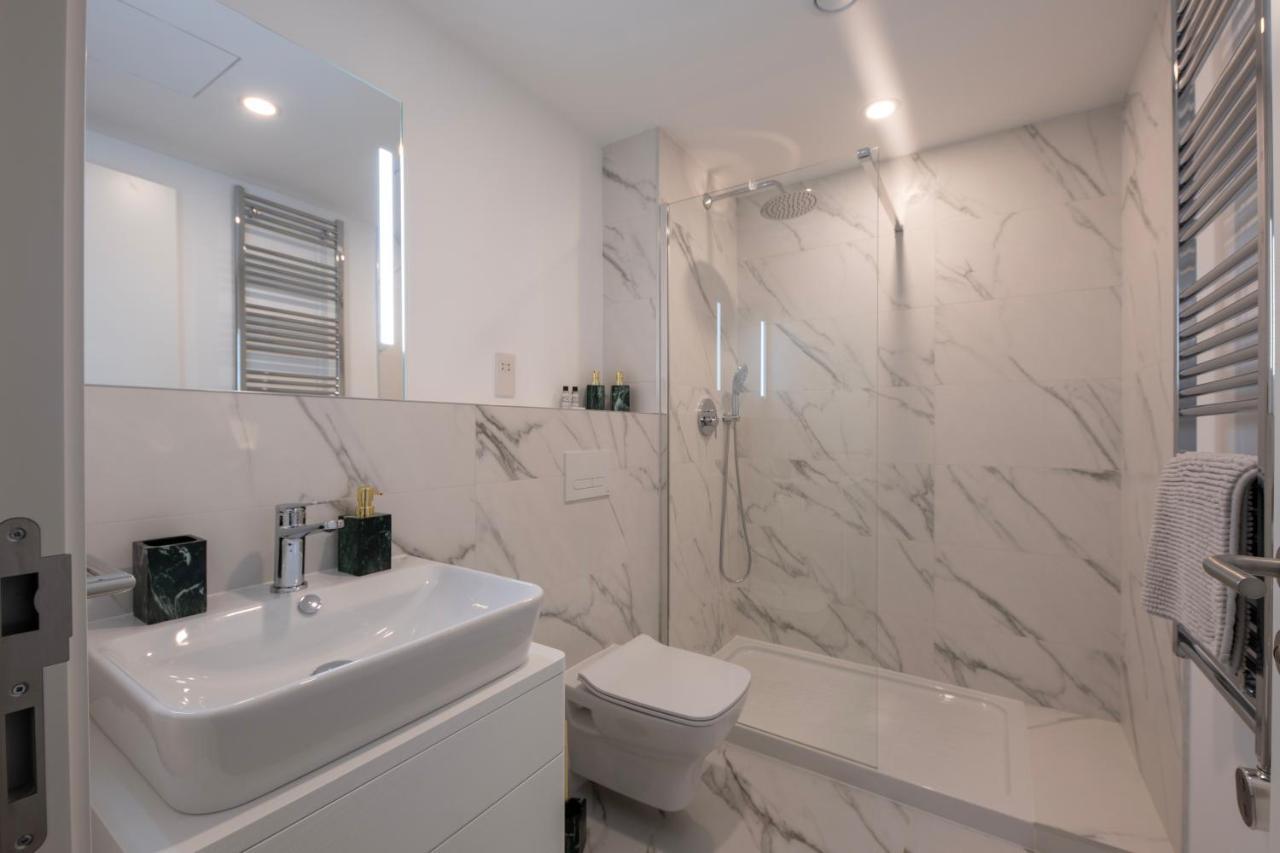גיברלטר Brand New Luxury 1 Bed 2 Bath Apartment - Spa & Pool מראה חיצוני תמונה